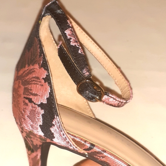 Kelly & Katie sandals - Picture 6 of 9